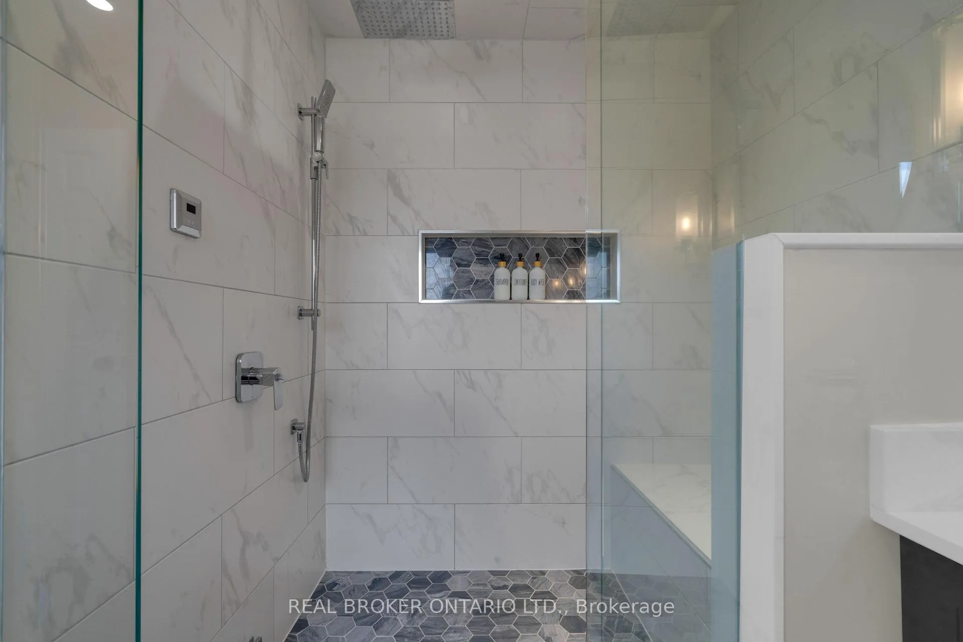 Photo 31 of 67 Birchwood Drive, Barrie, East Bayfield — HOMEH