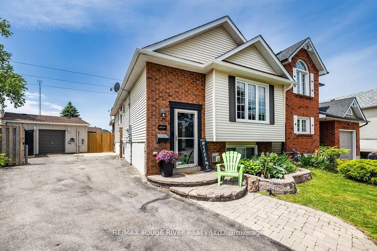 Photo 2 of 411 Pompano Court, Oshawa, Samac — HOMEH