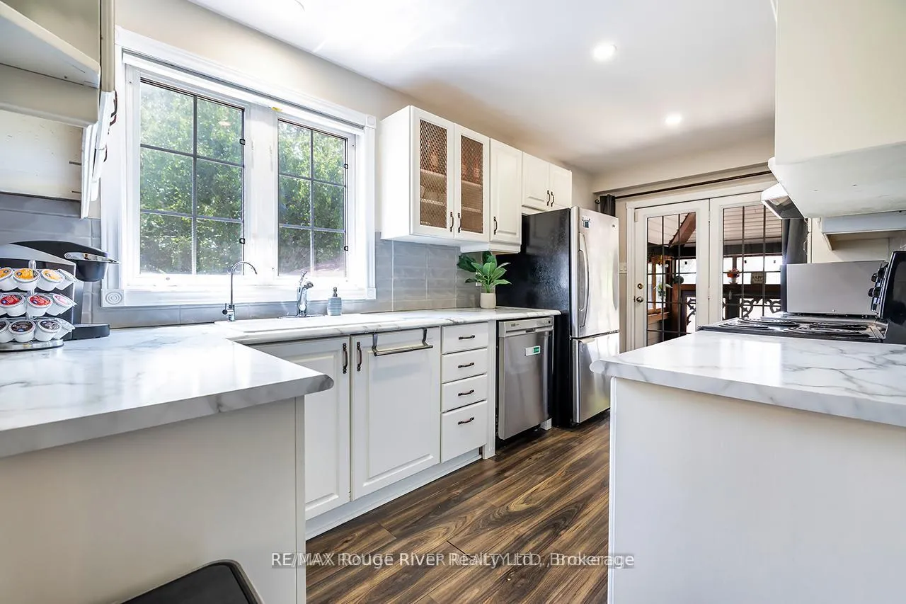 Photo 8 of 411 Pompano Court, Oshawa, Samac — HOMEH