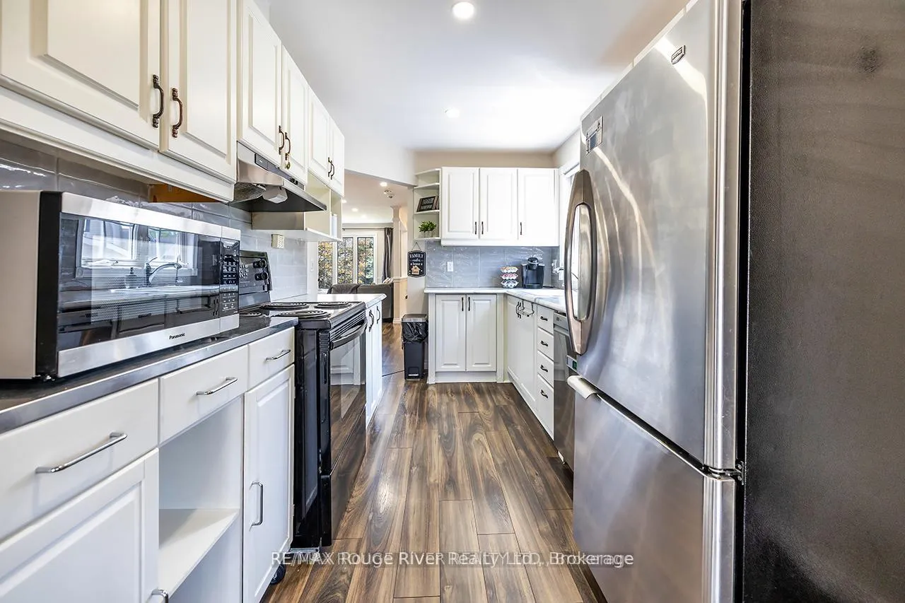 Photo 9 of 411 Pompano Court, Oshawa, Samac — HOMEH