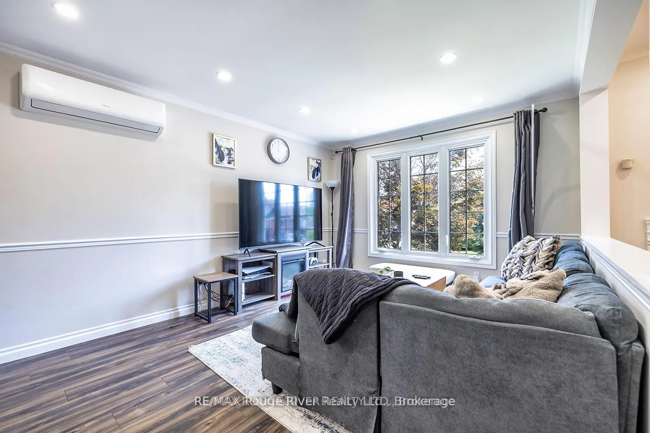 Photo 14 of 411 Pompano Court, Oshawa, Samac — HOMEH