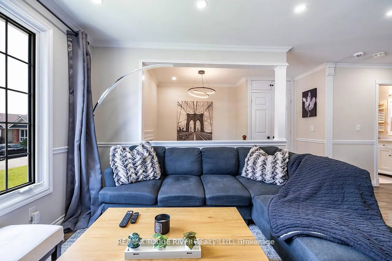 Photo 17 of 411 Pompano Court, Oshawa, Samac — HOMEH