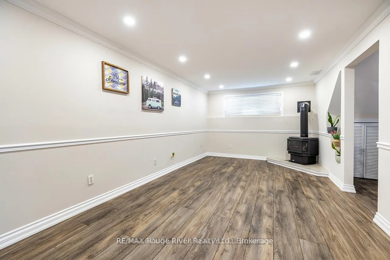 Photo 21 of 411 Pompano Court, Oshawa, Samac — HOMEH