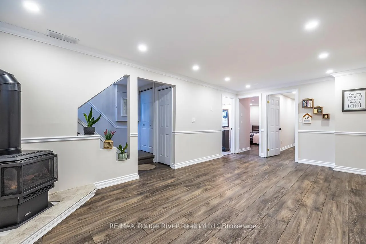 Photo 23 of 411 Pompano Court, Oshawa, Samac — HOMEH