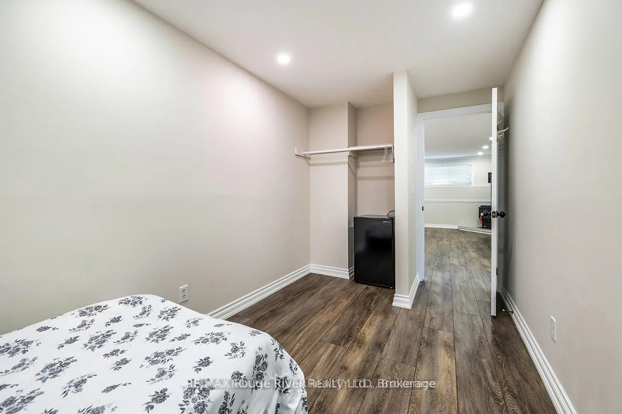 Photo 31 of 411 Pompano Court, Oshawa, Samac — HOMEH