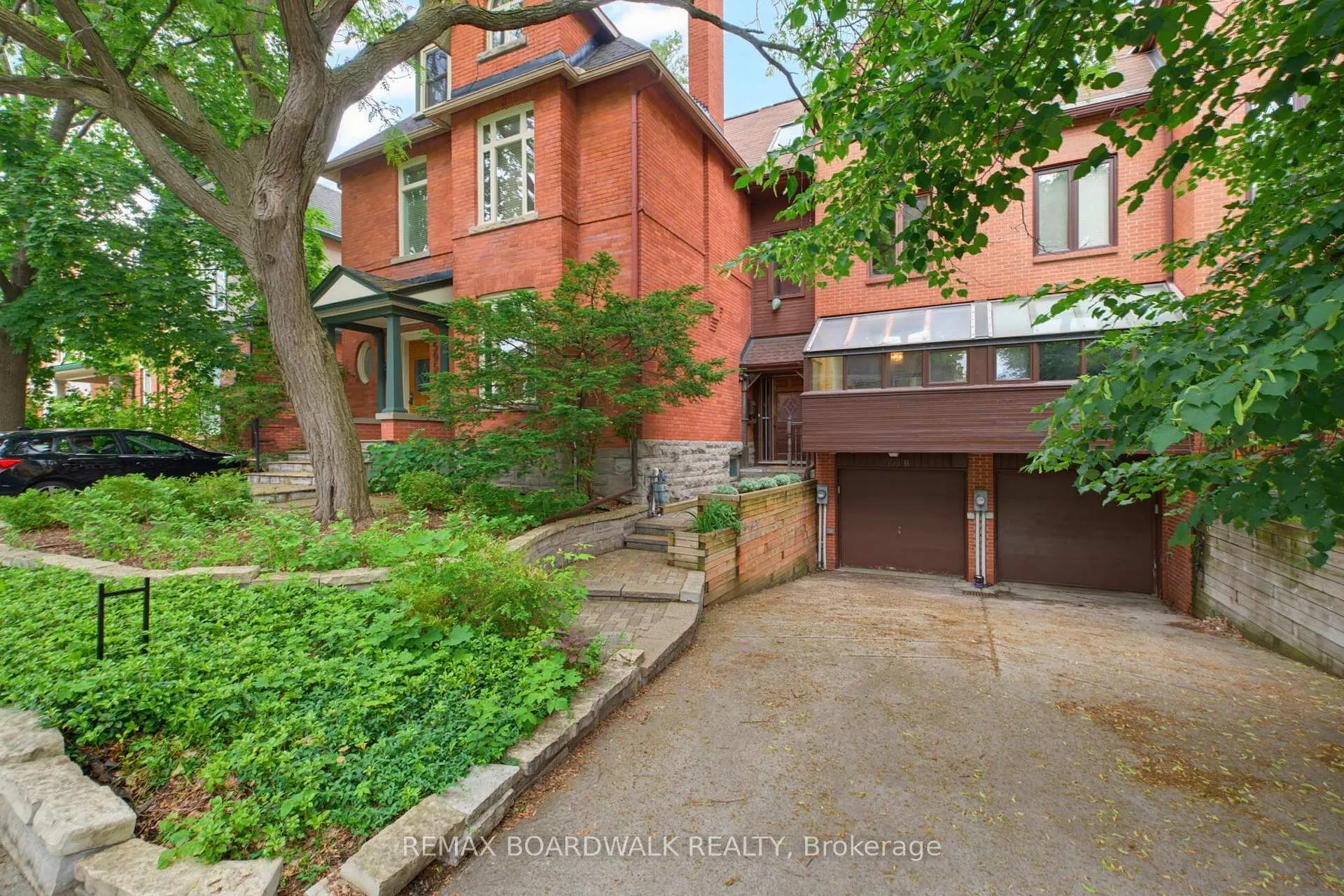 Photo 1 of Unit B, 595 Besserer Street, Ottawa, Sandy Hill — HOMEH