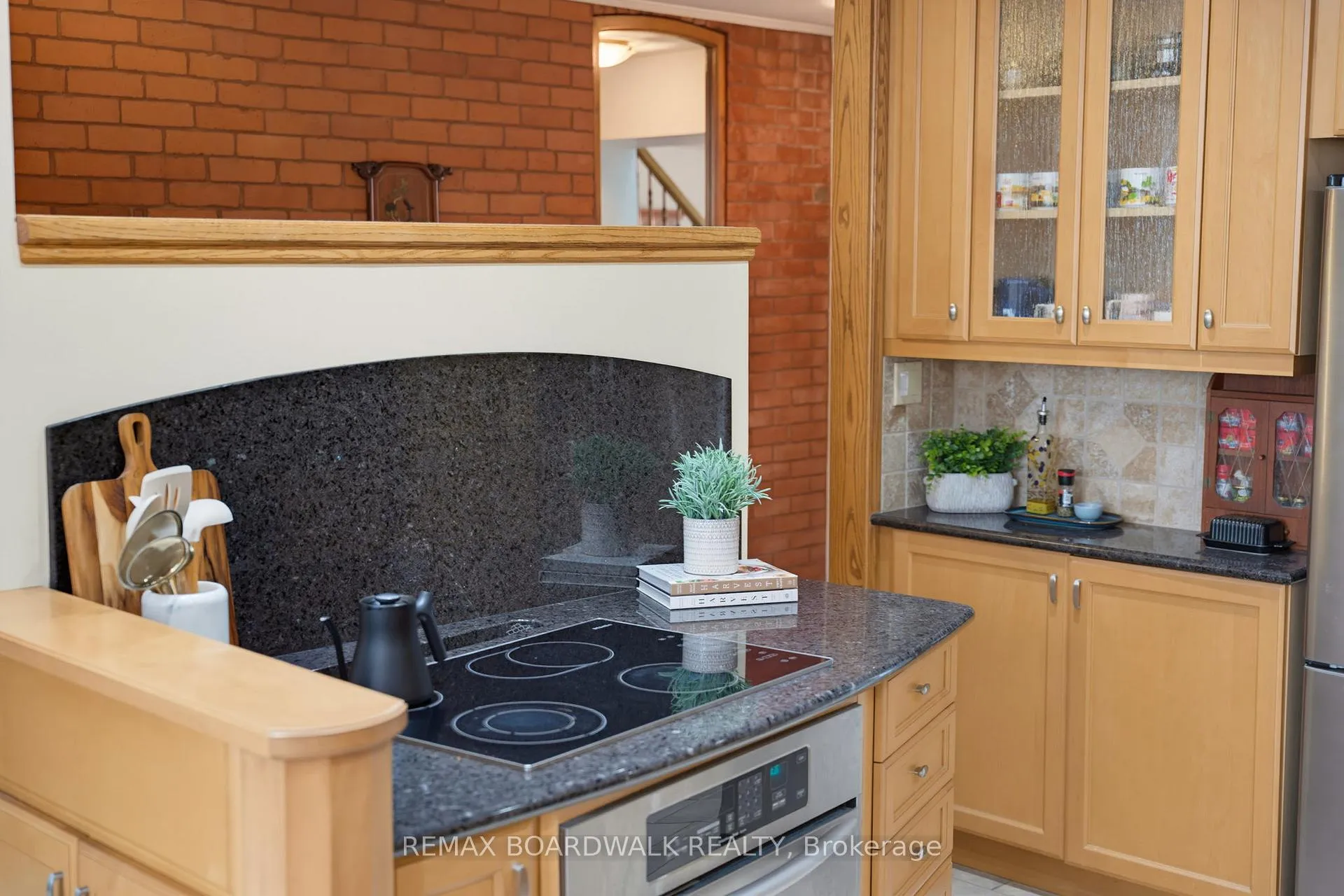 Photo 6 of Unit B, 595 Besserer Street, Ottawa, Sandy Hill — HOMEH