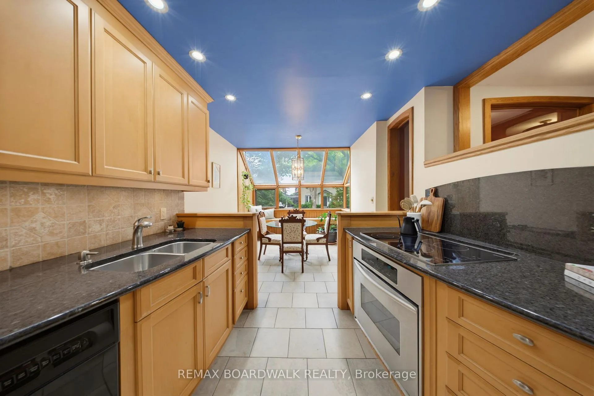 Photo 7 of Unit B, 595 Besserer Street, Ottawa, Sandy Hill — HOMEH