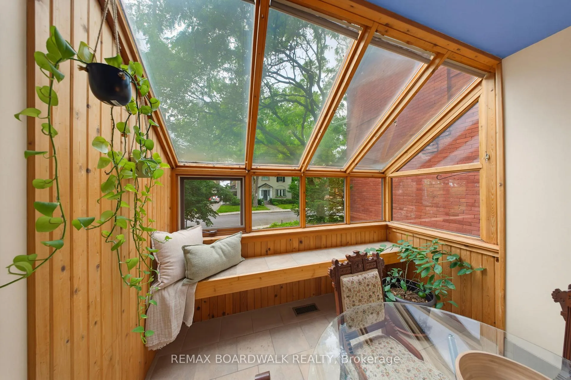 Photo 11 of Unit B, 595 Besserer Street, Ottawa, Sandy Hill — HOMEH