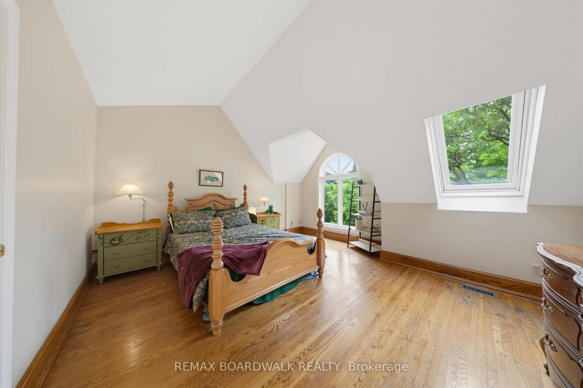 Photo 37 of Unit B, 595 Besserer Street, Ottawa, Sandy Hill — HOMEH