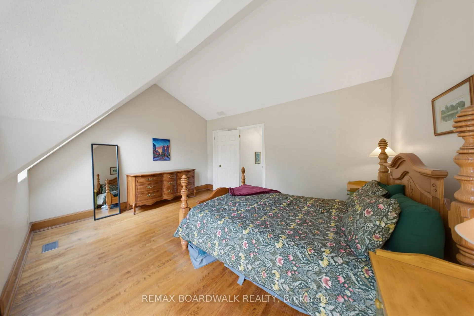Photo 38 of Unit B, 595 Besserer Street, Ottawa, Sandy Hill — HOMEH