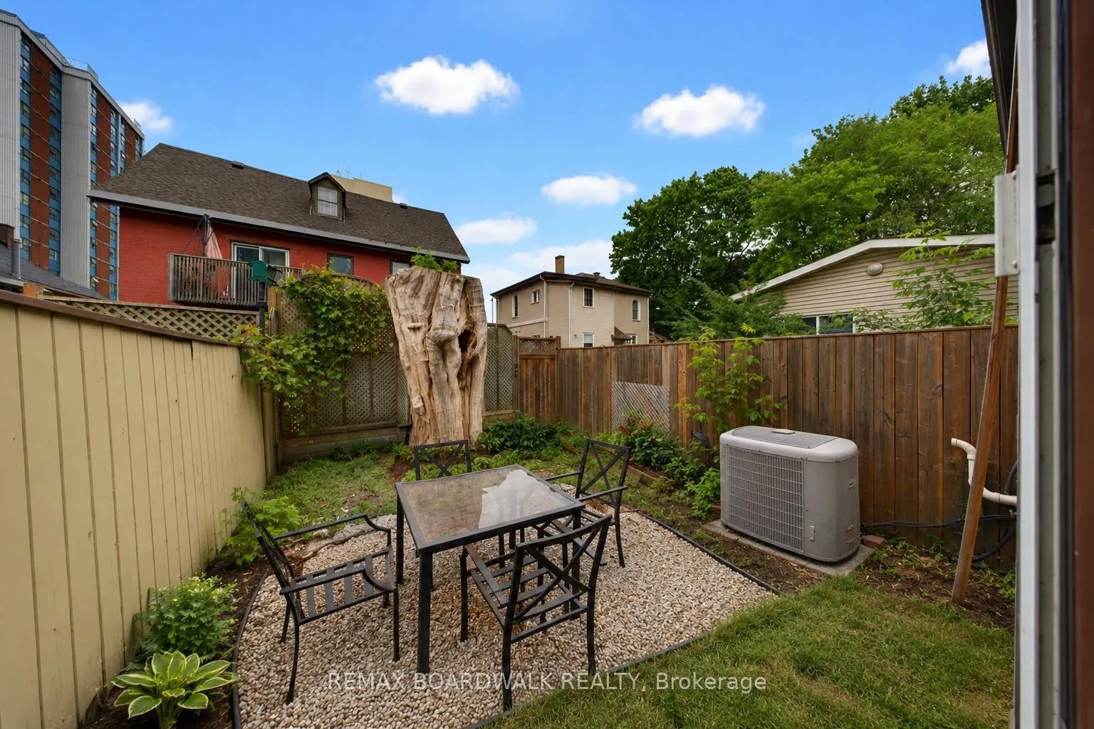 Photo 48 of Unit B, 595 Besserer Street, Ottawa, Sandy Hill — HOMEH