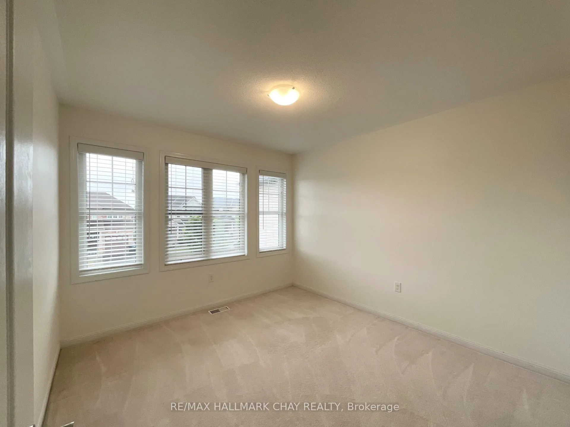 Photo 12 of 17 Ferris Lane, New Tecumseth, Alliston — HOMEH