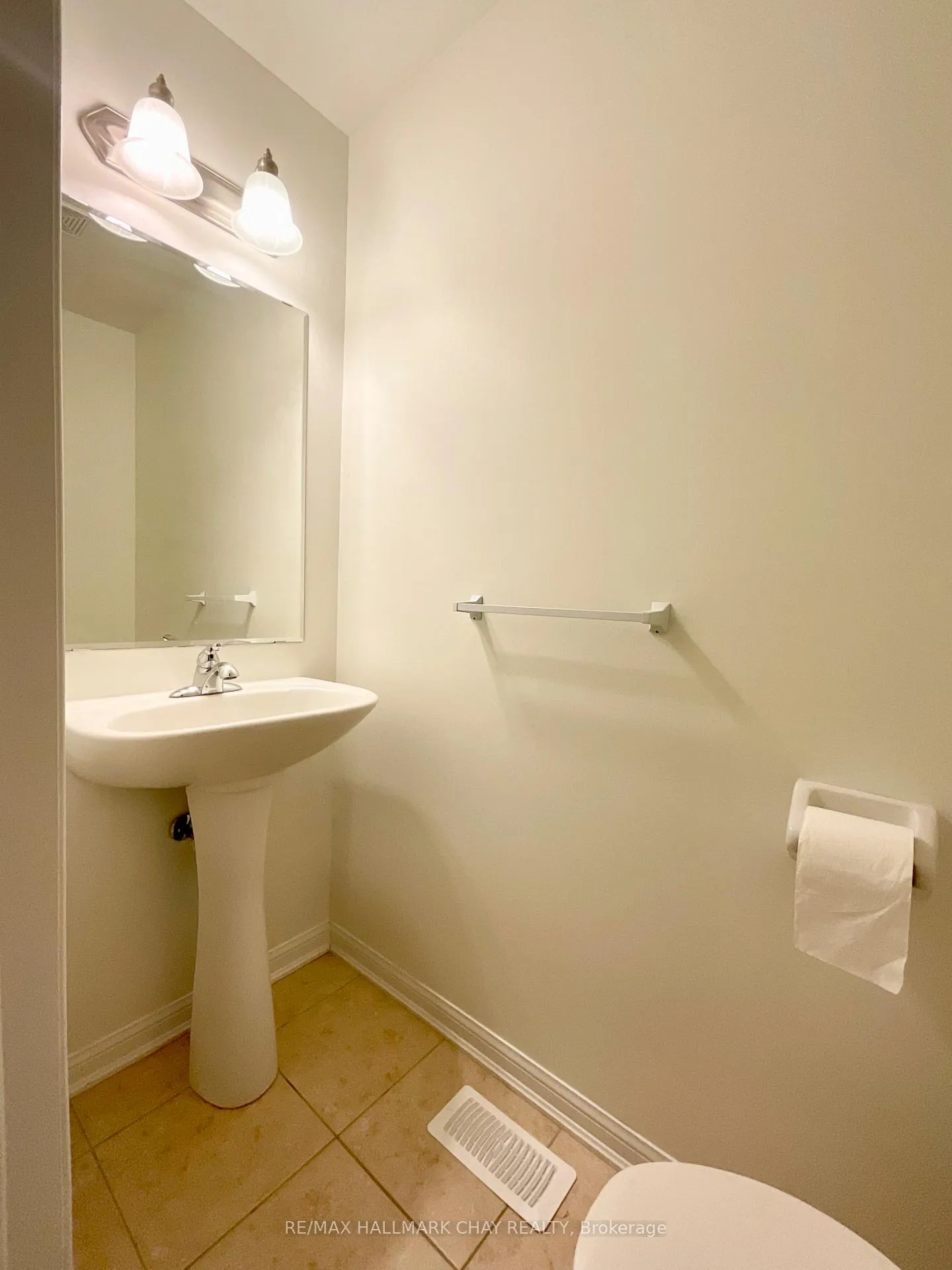 Photo 18 of 17 Ferris Lane, New Tecumseth, Alliston — HOMEH