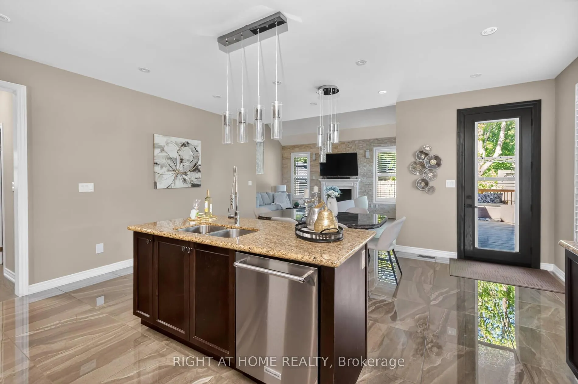 Photo 9 of 80 Sharpe Crescent, New Tecumseth, Tottenham — HOMEH