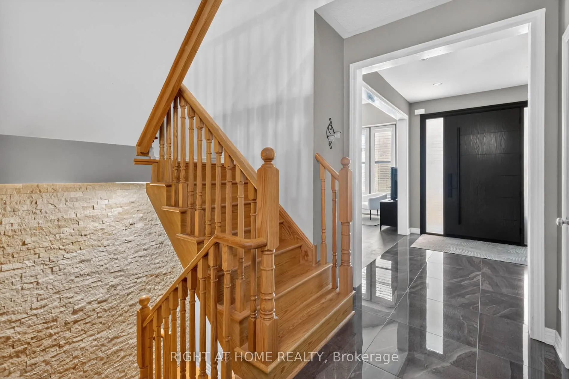 Photo 25 of 80 Sharpe Crescent, New Tecumseth, Tottenham — HOMEH