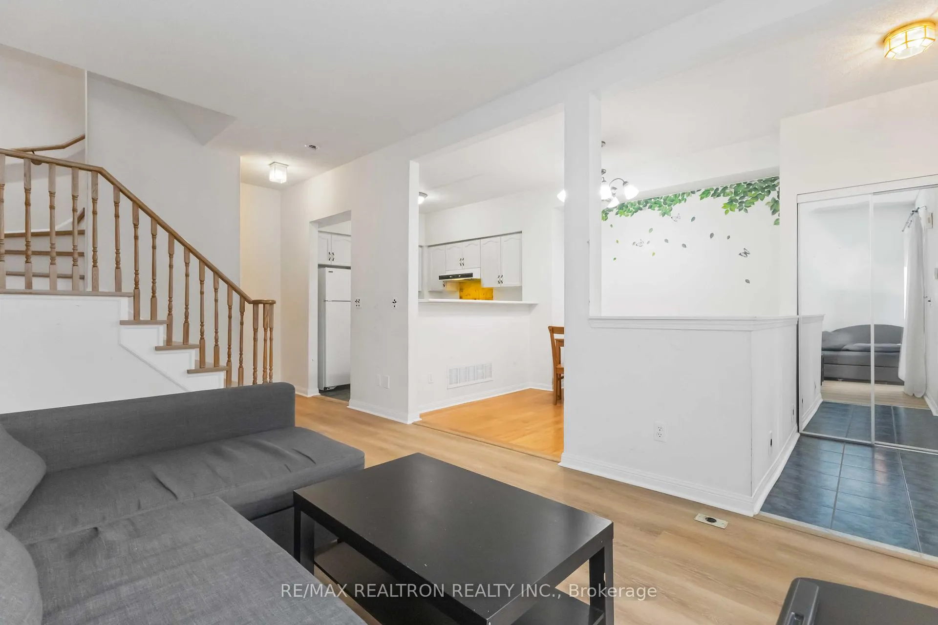 Photo 6 of Unit 12, 14 St. Moritz Way, Markham, Unionville — HOMEH