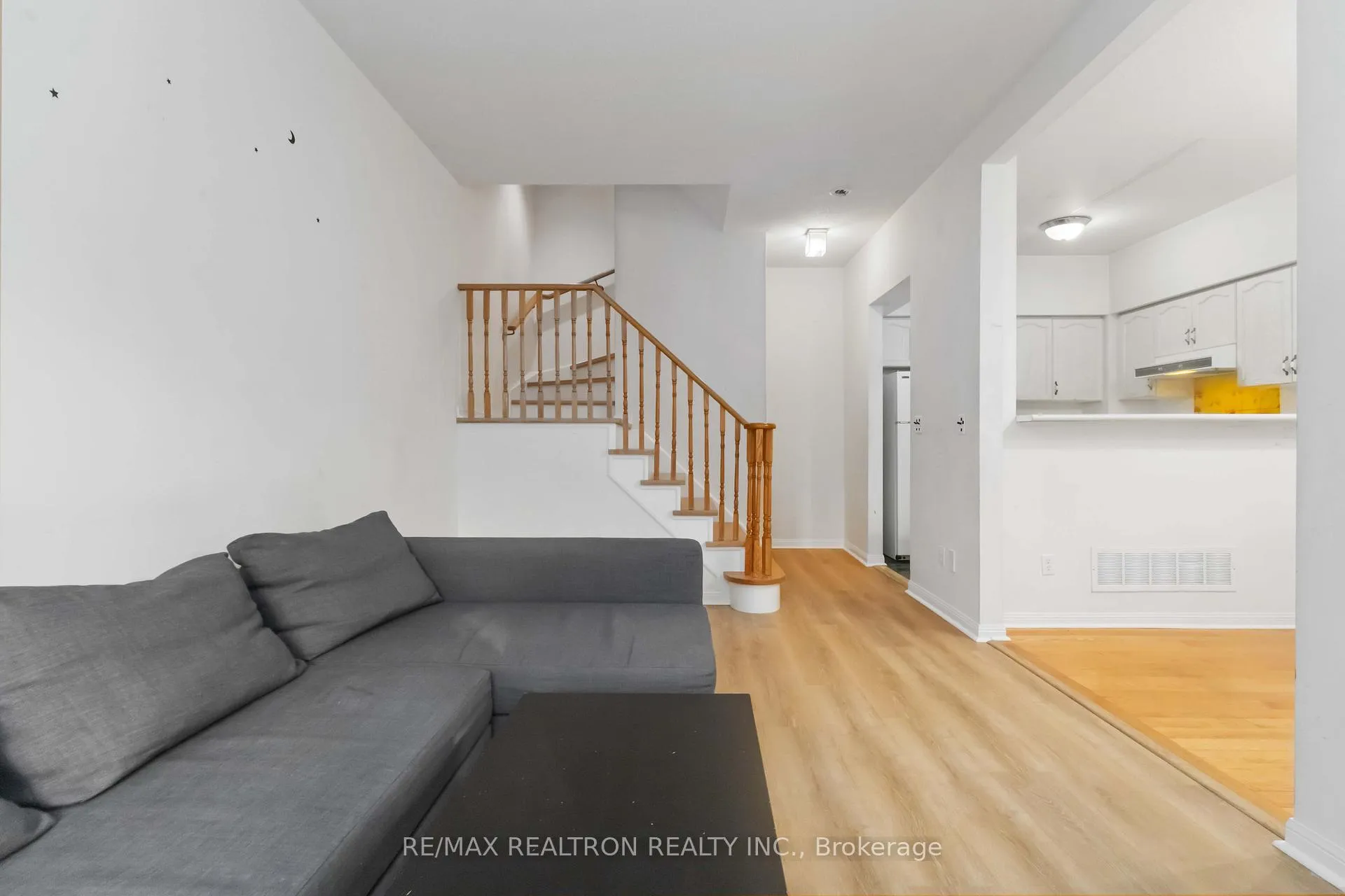 Photo 7 of Unit 12, 14 St. Moritz Way, Markham, Unionville — HOMEH