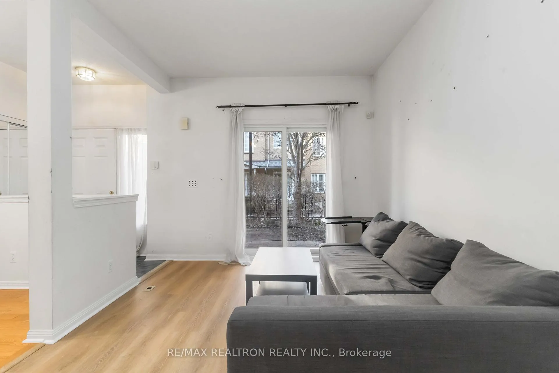 Photo 9 of Unit 12, 14 St. Moritz Way, Markham, Unionville — HOMEH