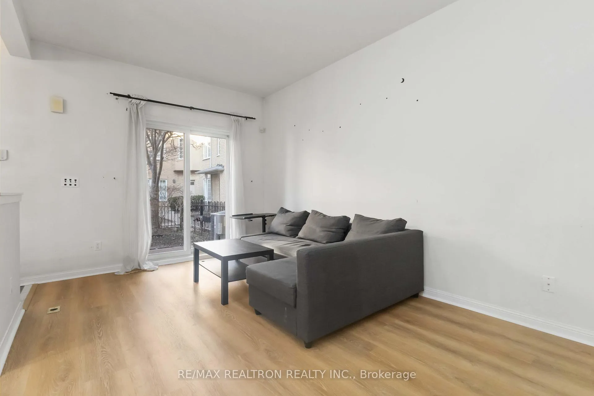 Photo 10 of Unit 12, 14 St. Moritz Way, Markham, Unionville — HOMEH