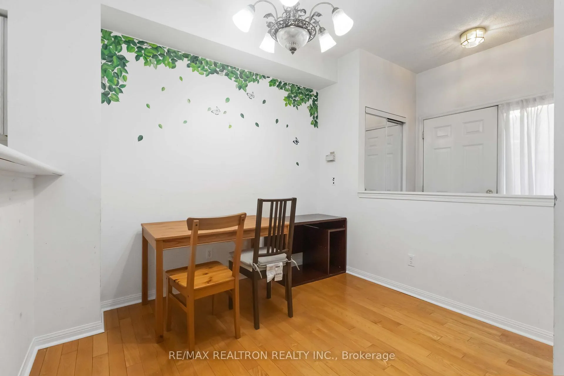 Photo 11 of Unit 12, 14 St. Moritz Way, Markham, Unionville — HOMEH