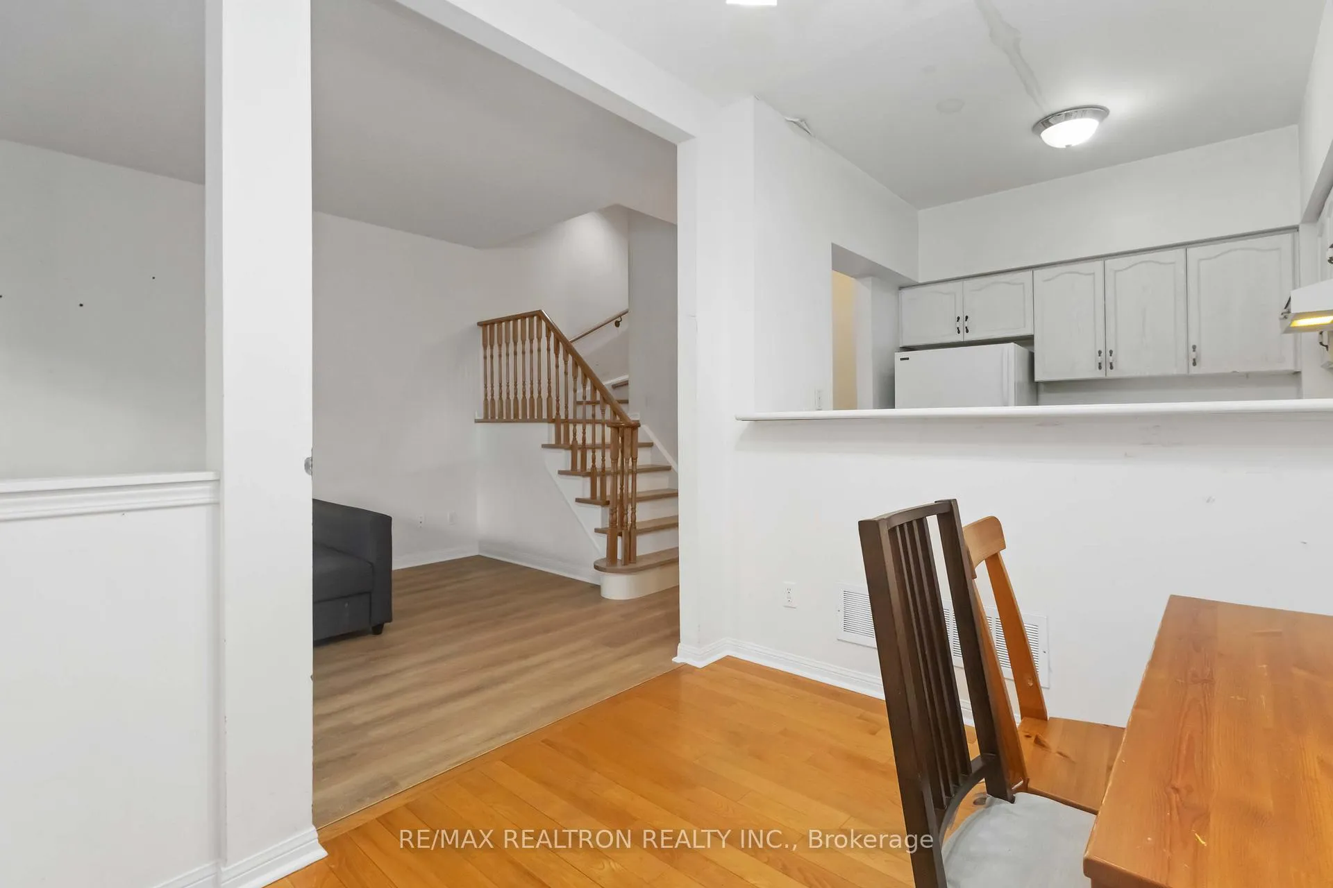 Photo 12 of Unit 12, 14 St. Moritz Way, Markham, Unionville — HOMEH