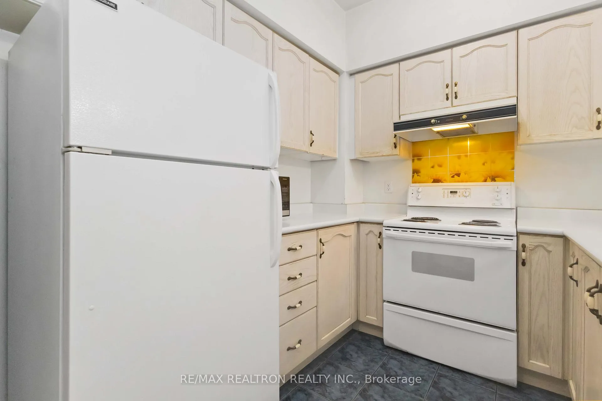 Photo 14 of Unit 12, 14 St. Moritz Way, Markham, Unionville — HOMEH