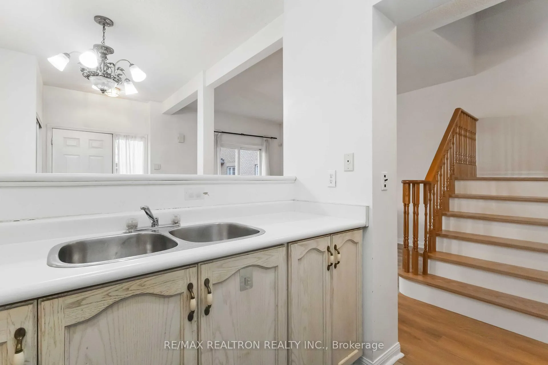 Photo 16 of Unit 12, 14 St. Moritz Way, Markham, Unionville — HOMEH