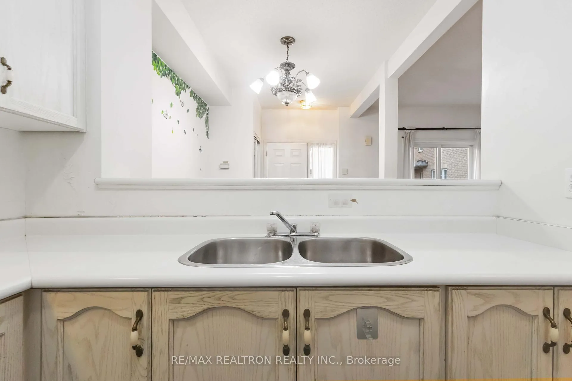 Photo 17 of Unit 12, 14 St. Moritz Way, Markham, Unionville — HOMEH