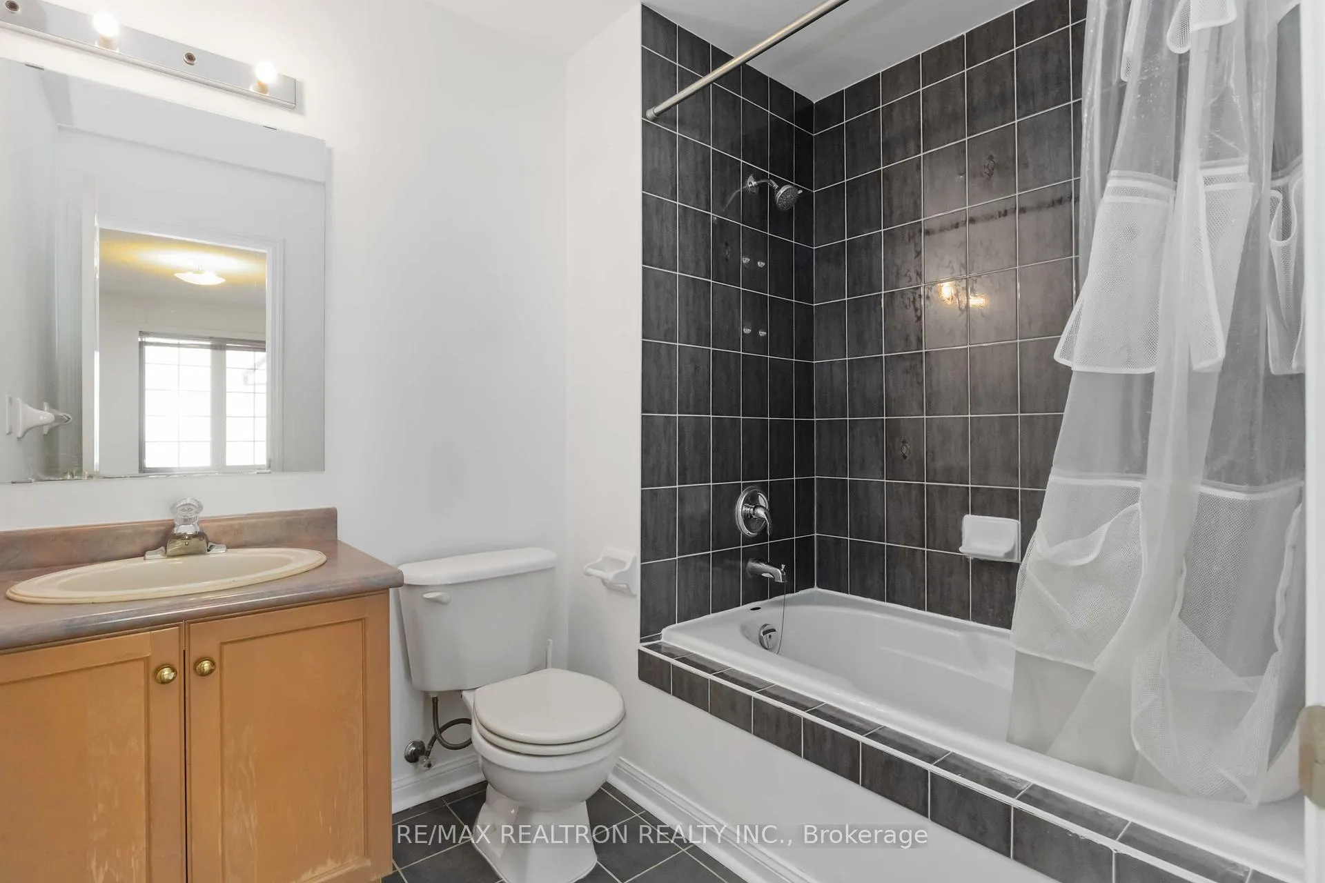 Photo 25 of Unit 12, 14 St. Moritz Way, Markham, Unionville — HOMEH