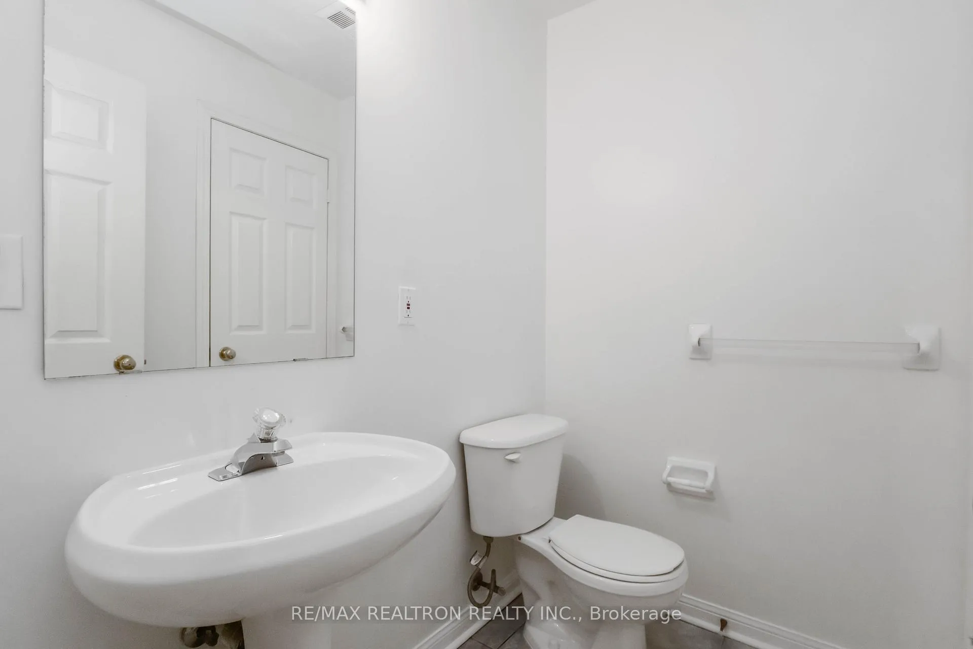 Photo 29 of Unit 12, 14 St. Moritz Way, Markham, Unionville — HOMEH
