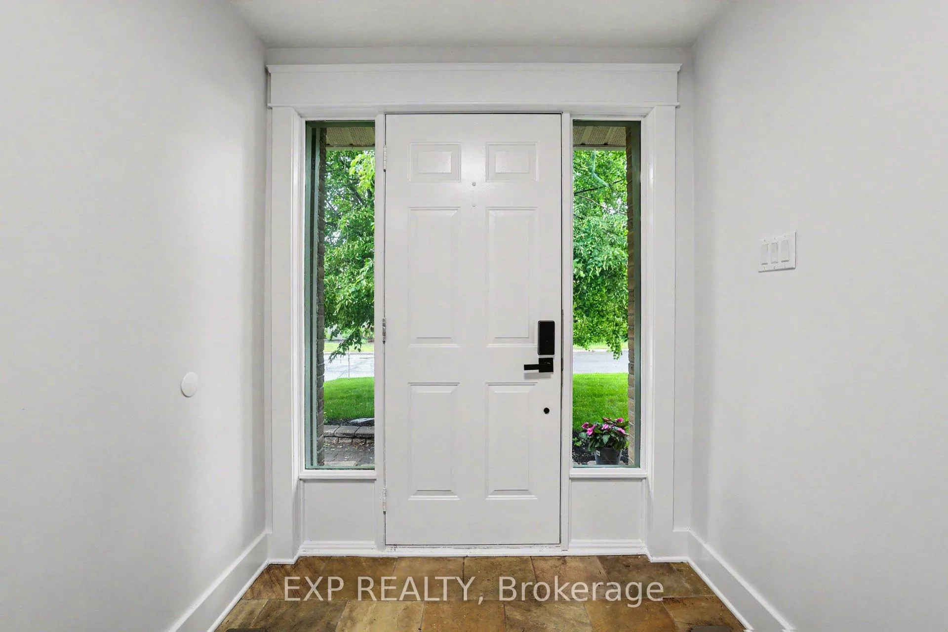Photo 3 of 241 Anglehart Avenue, Ottawa, Queenswood Heights South — HOMEH