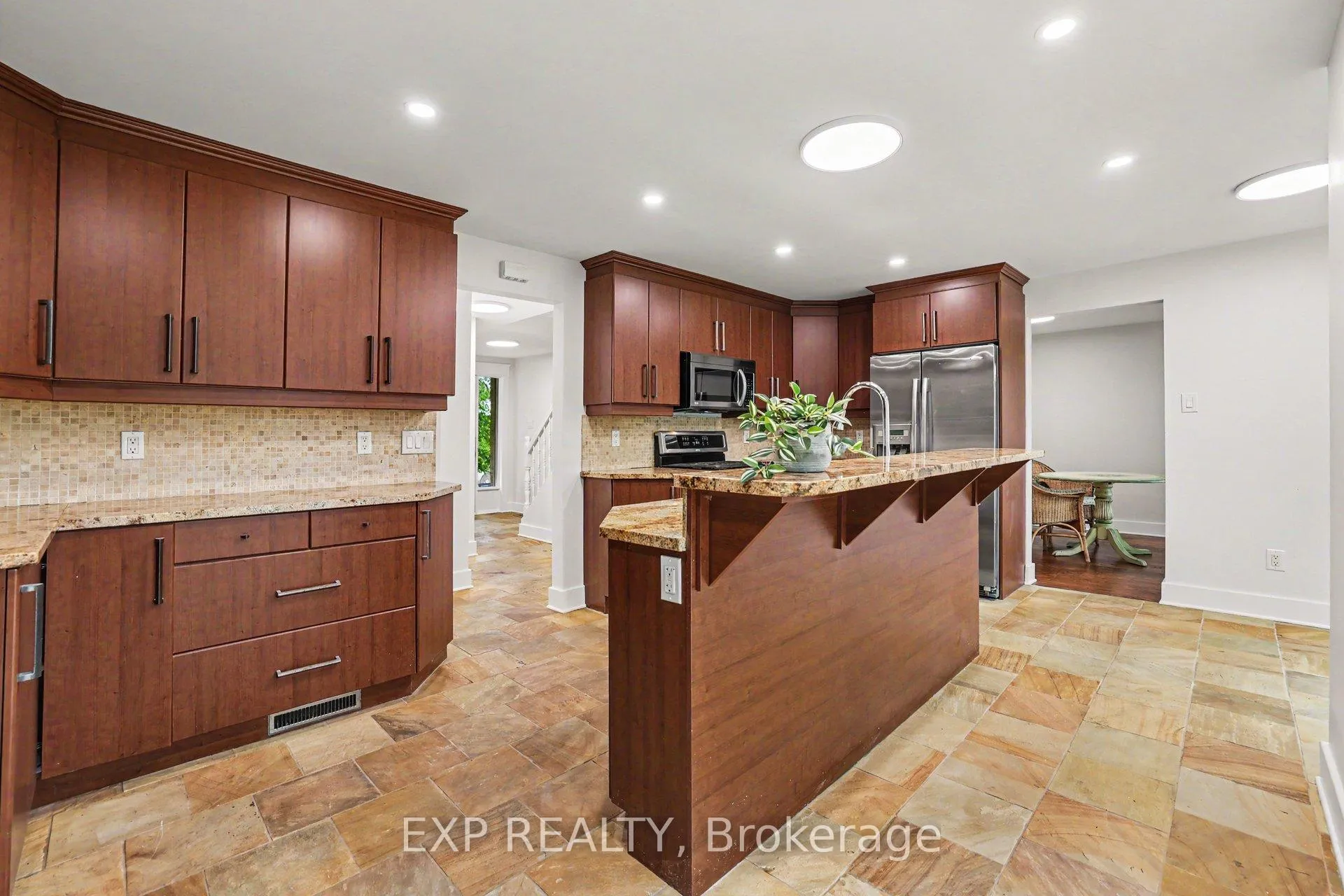 Photo 14 of 241 Anglehart Avenue, Ottawa, Queenswood Heights South — HOMEH