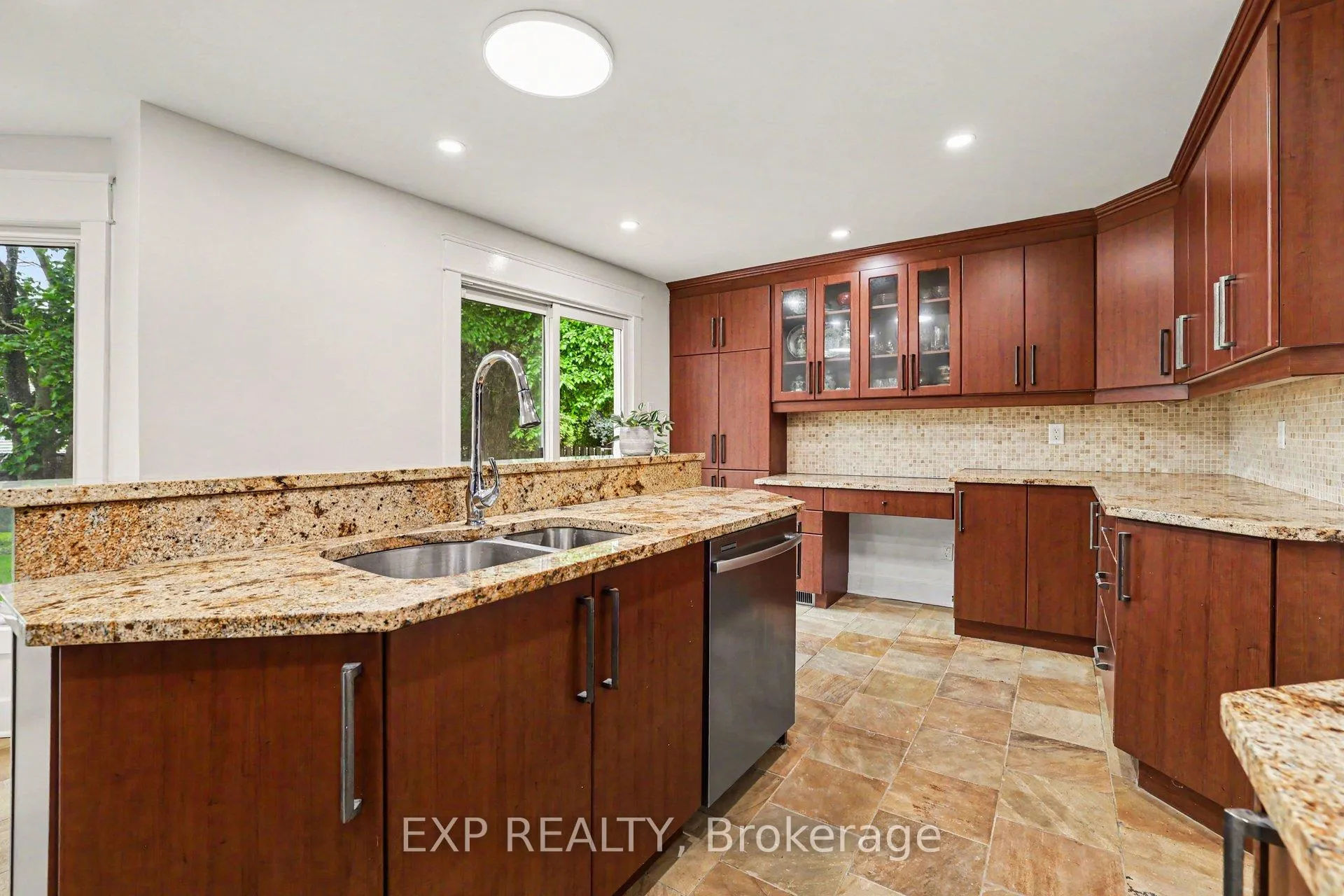 Photo 16 of 241 Anglehart Avenue, Ottawa, Queenswood Heights South — HOMEH