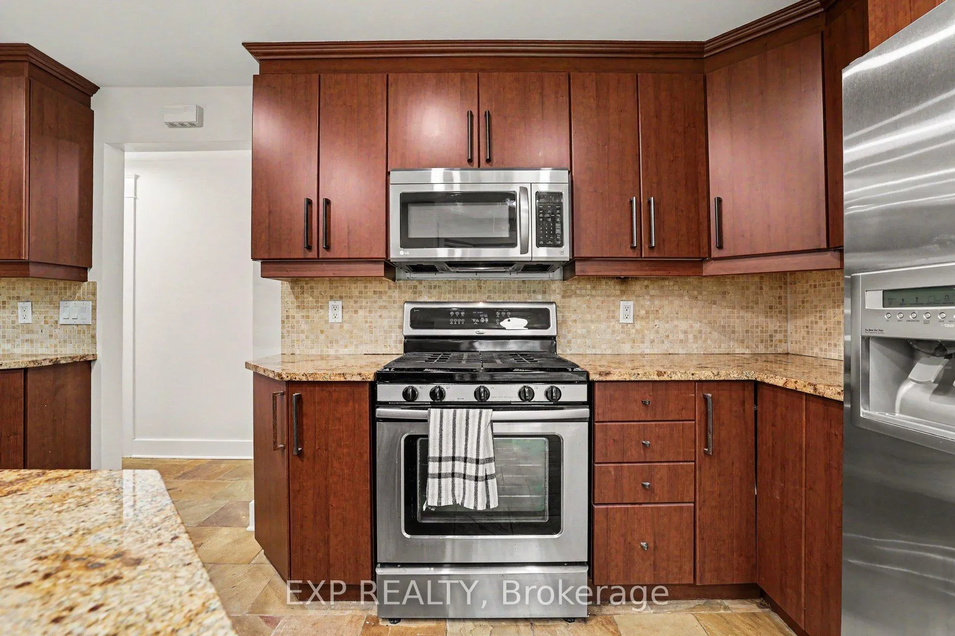 Photo 17 of 241 Anglehart Avenue, Ottawa, Queenswood Heights South — HOMEH