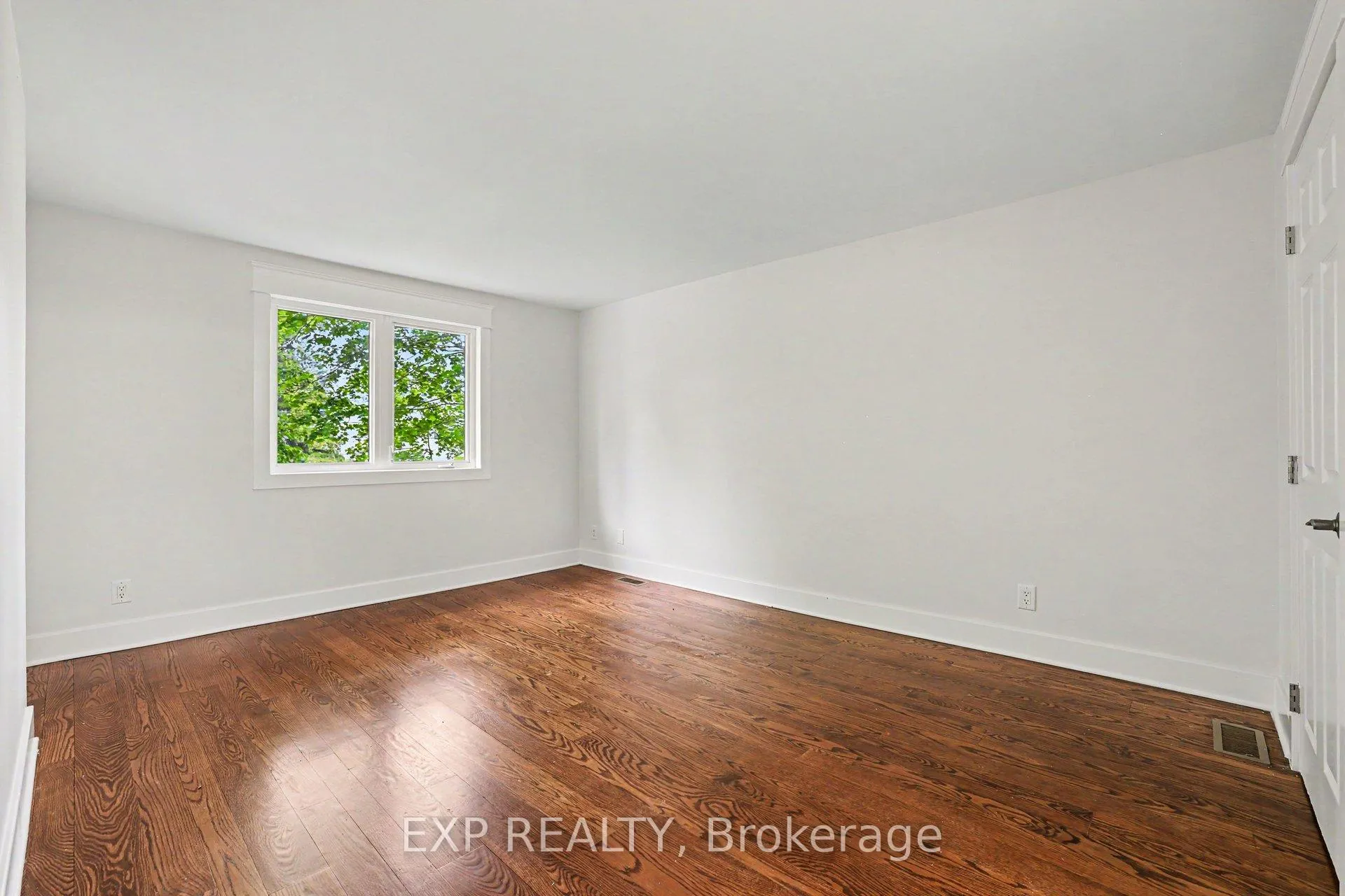 Photo 23 of 241 Anglehart Avenue, Ottawa, Queenswood Heights South — HOMEH