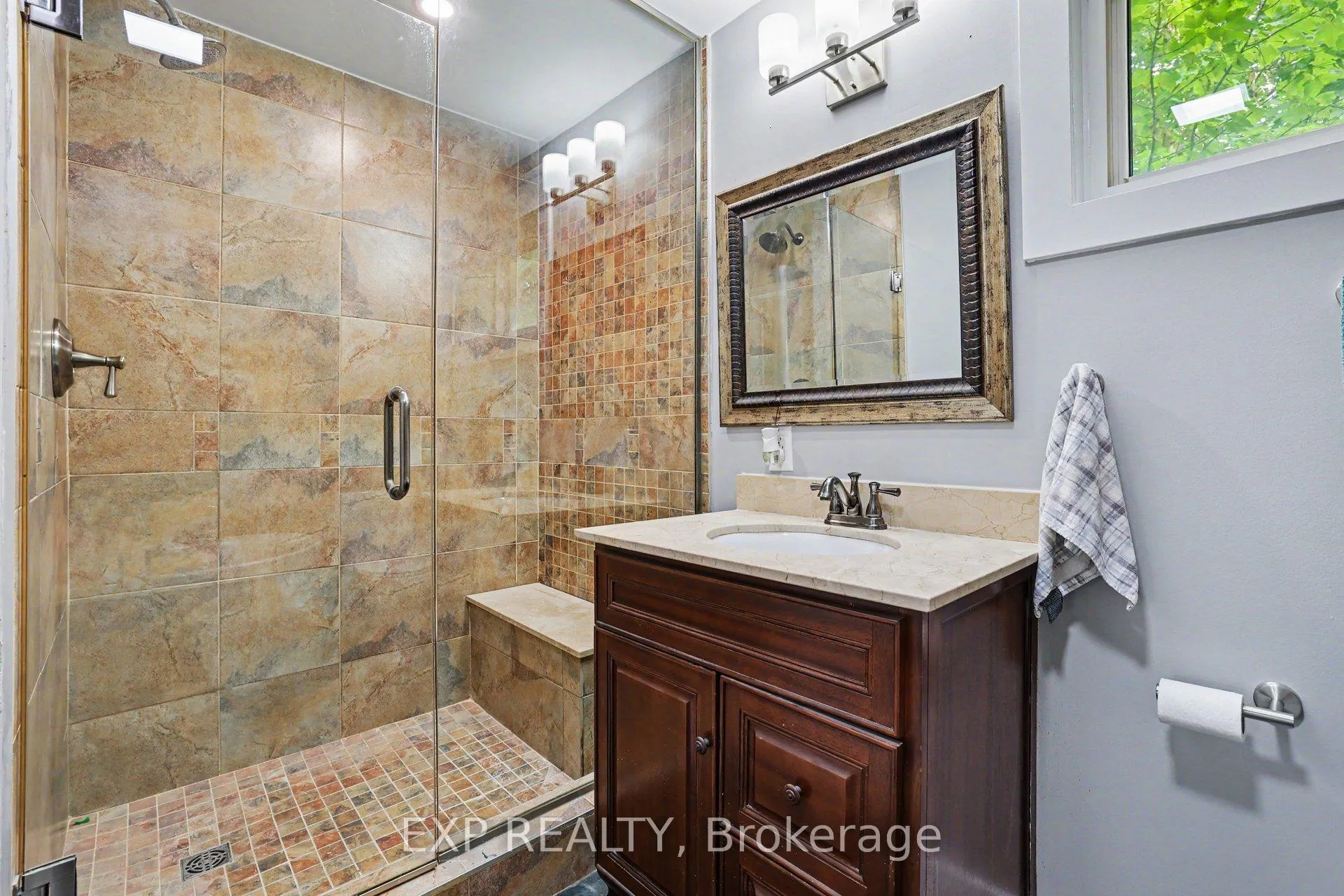 Photo 26 of 241 Anglehart Avenue, Ottawa, Queenswood Heights South — HOMEH