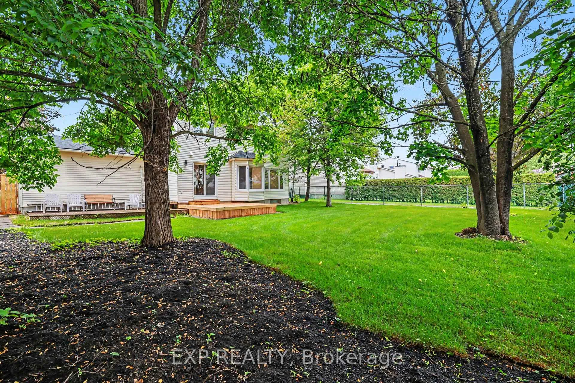 Photo 37 of 241 Anglehart Avenue, Ottawa, Queenswood Heights South — HOMEH