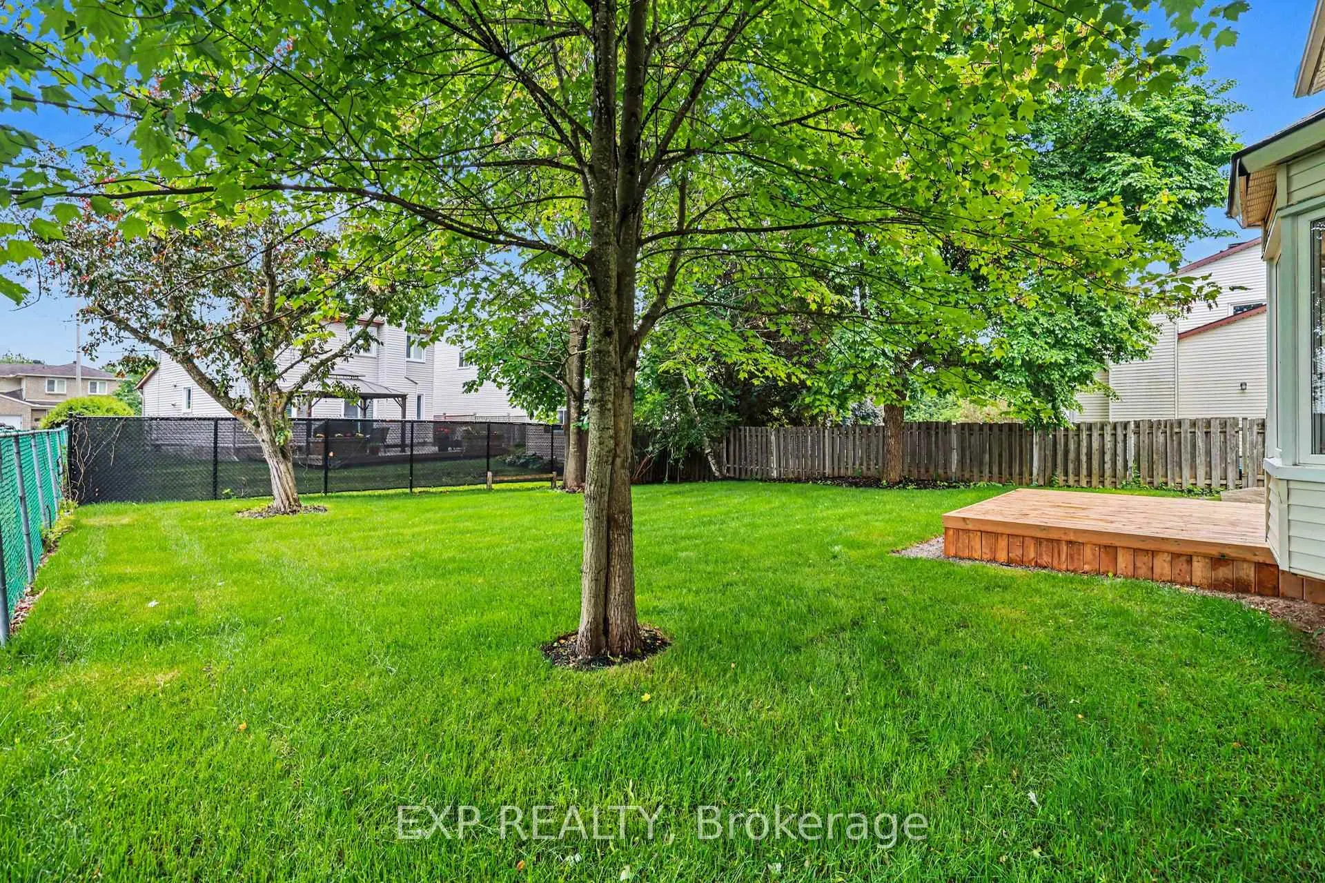 Photo 38 of 241 Anglehart Avenue, Ottawa, Queenswood Heights South — HOMEH