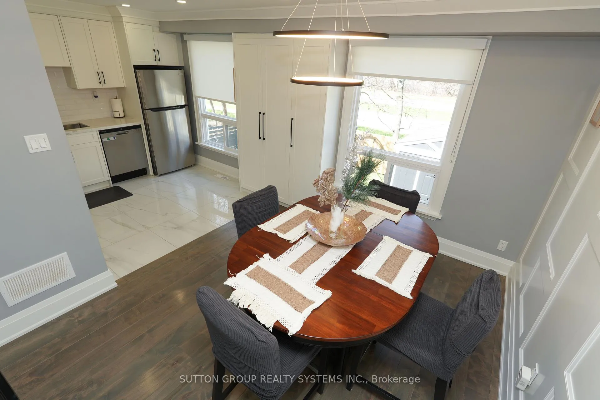 Photo 5 of 70 Courtleigh Square, Brampton, Heart Lake East — HOMEH