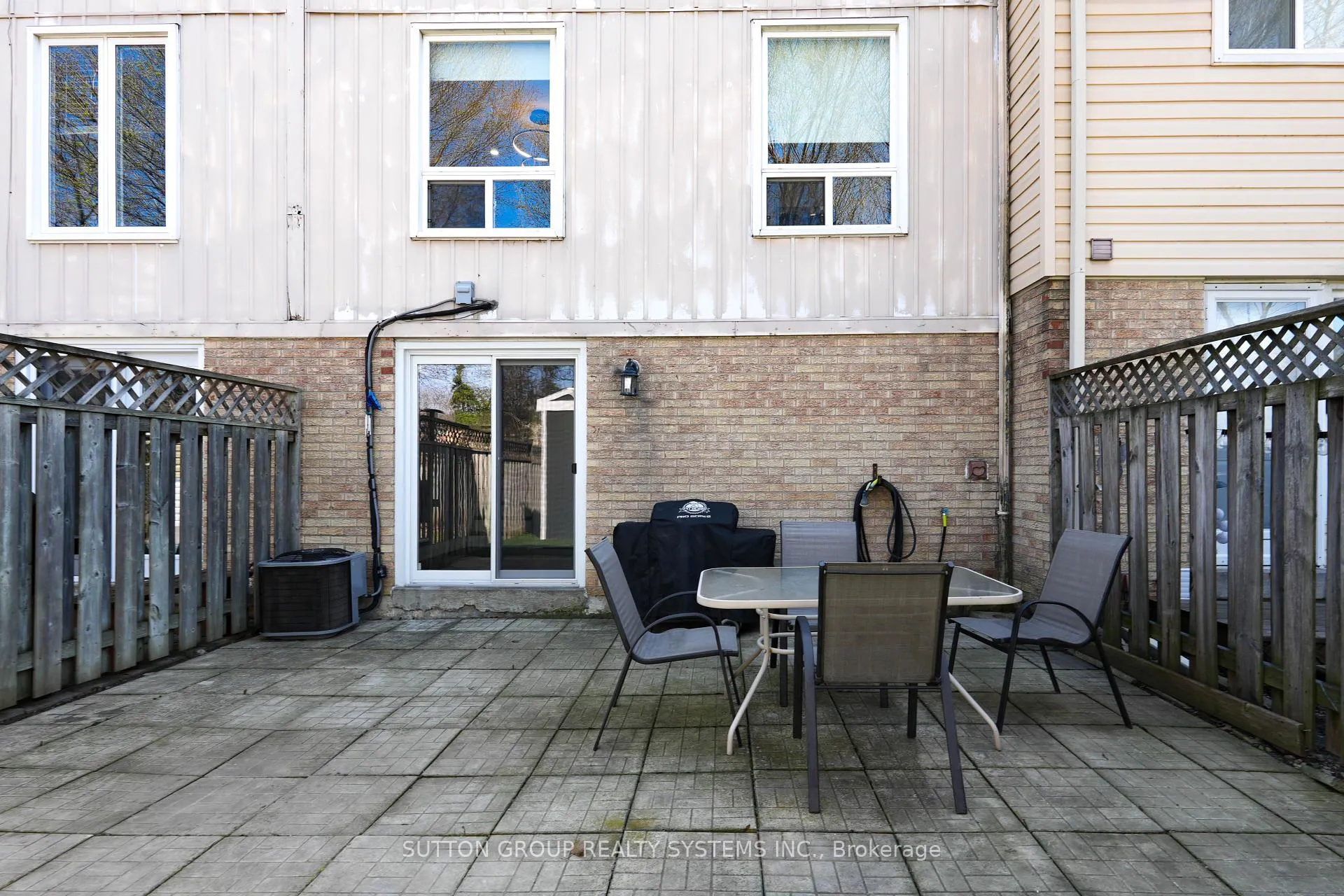 Photo 38 of 70 Courtleigh Square, Brampton, Heart Lake East — HOMEH