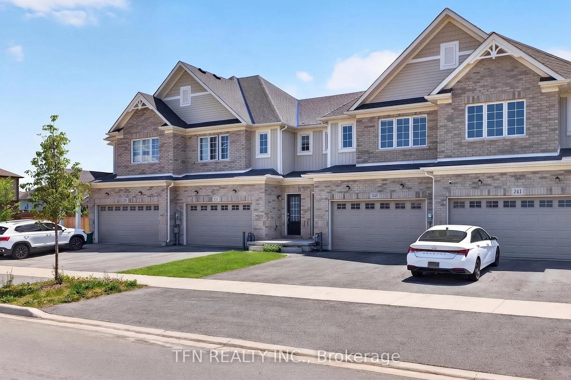 Photo 2 of 245 Bur Oak Drive, Thorold, Confederation Heights — HOMEH