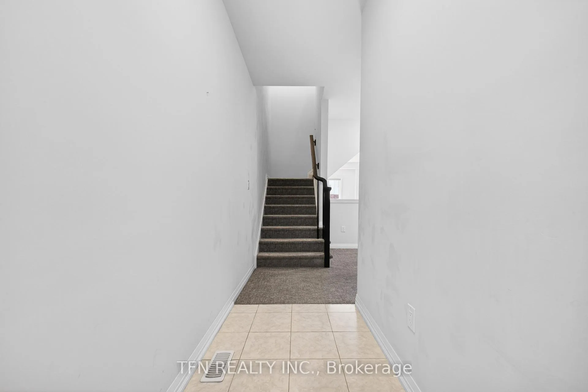 Photo 11 of 245 Bur Oak Drive, Thorold, Confederation Heights — HOMEH