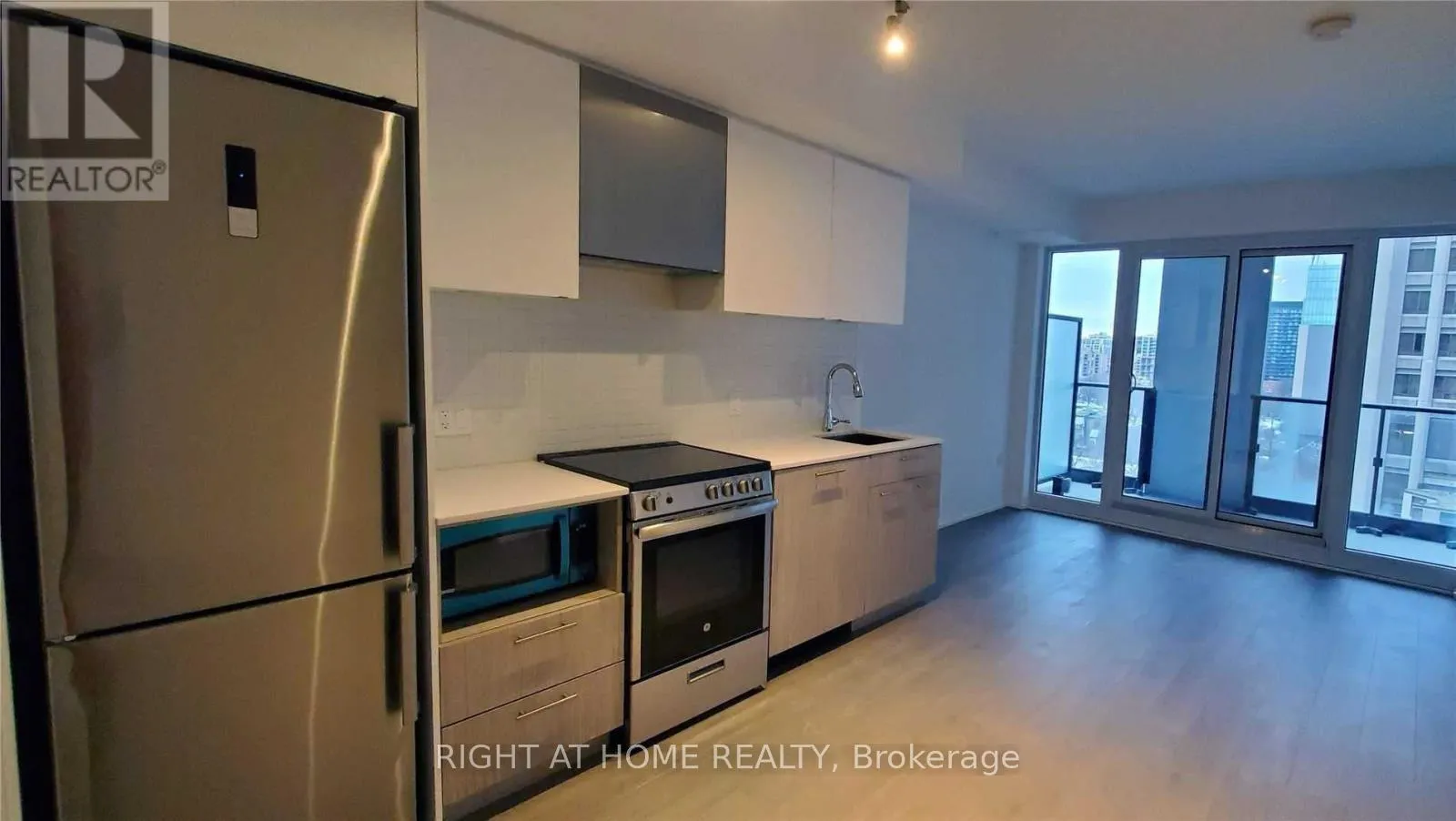 Photo 2 of Unit 818, 251 Jarvis Street, Toronto, Moss Park — HOMEH