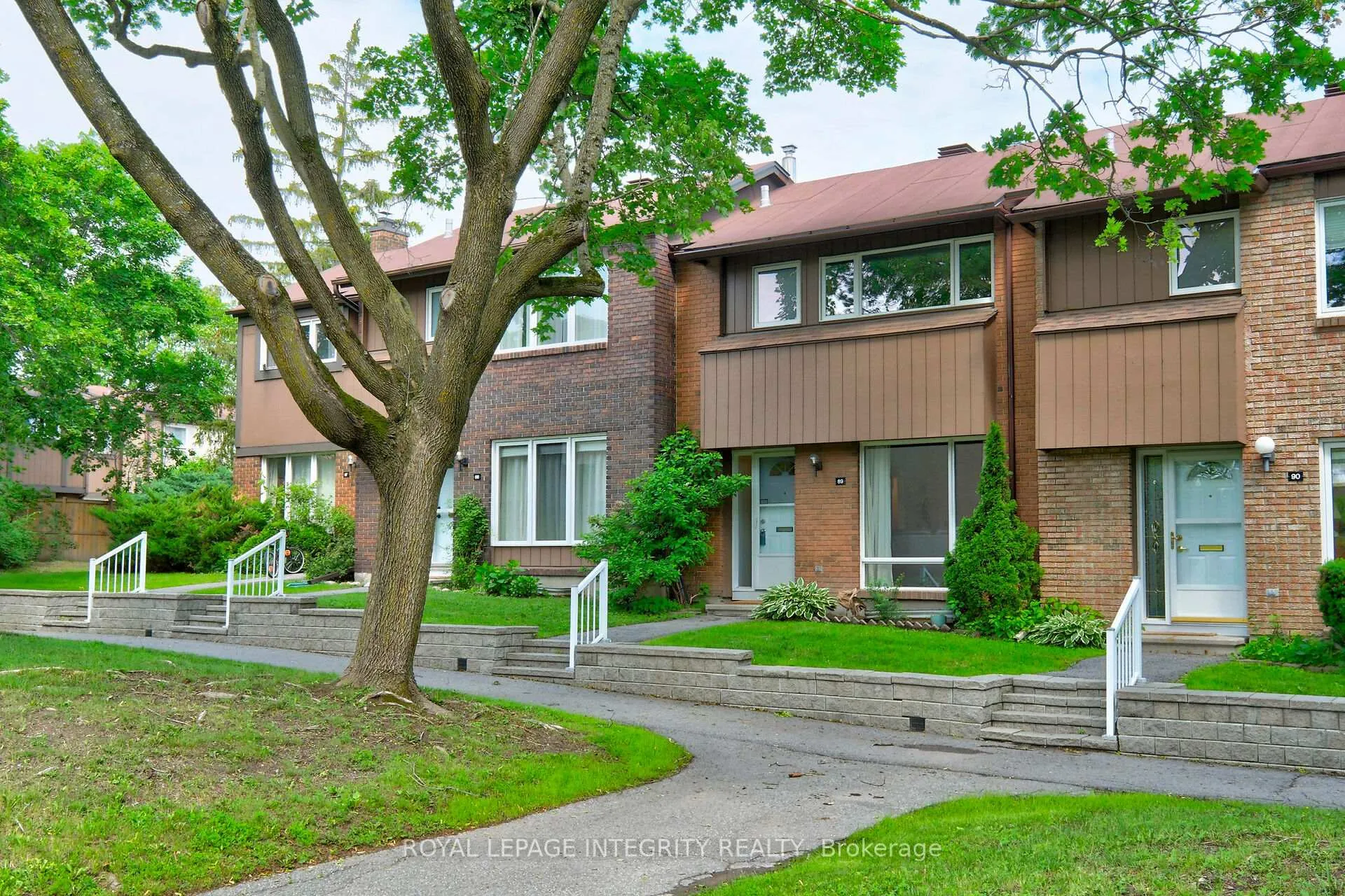 Photo 2 of 2111 Montreal Road, Ottawa, Beaconwood — HOMEH