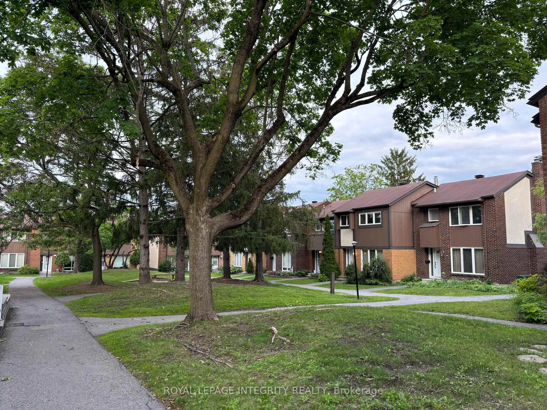 Photo 3 of 2111 Montreal Road, Ottawa, Beaconwood — HOMEH