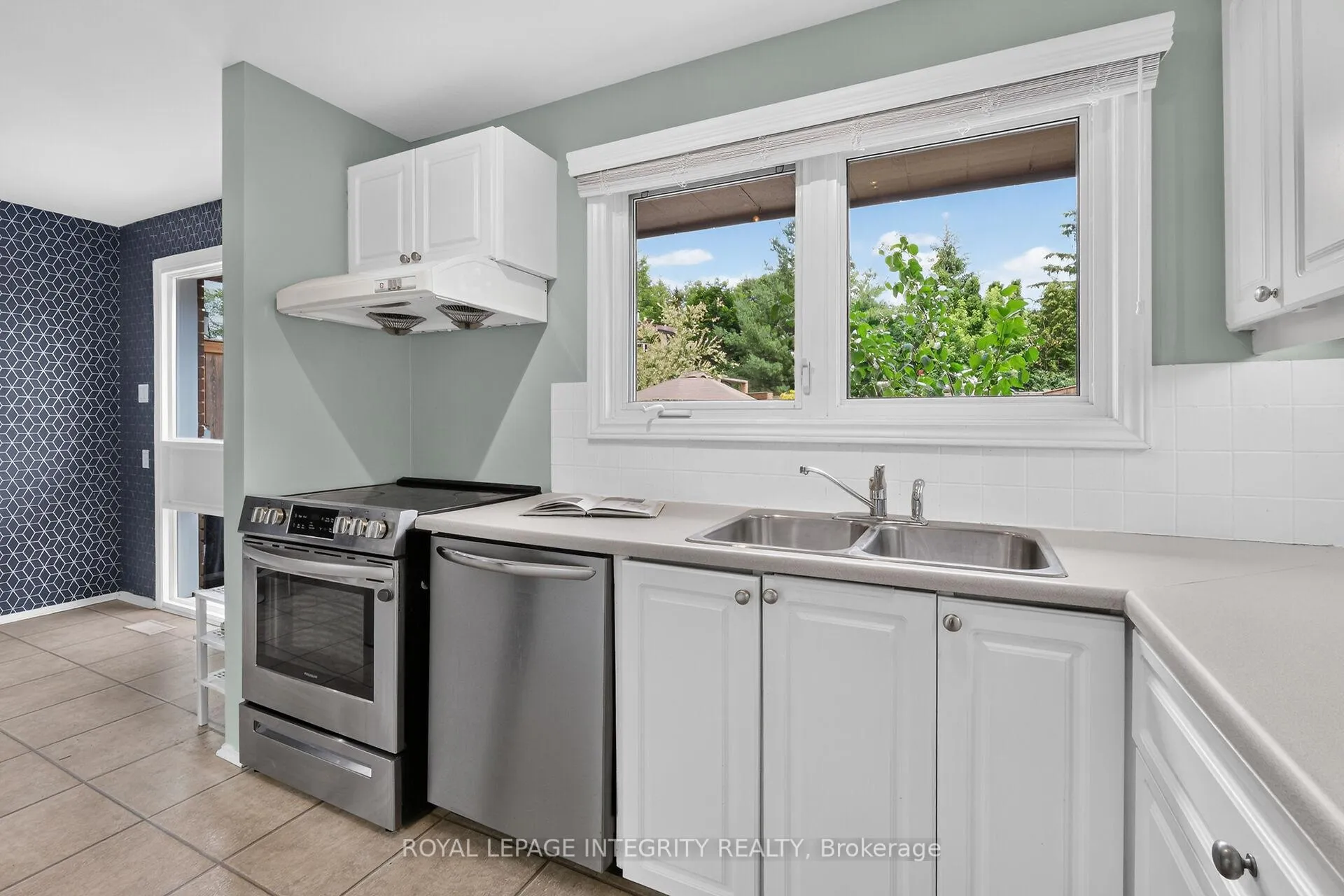 Photo 9 of 2111 Montreal Road, Ottawa, Beaconwood — HOMEH