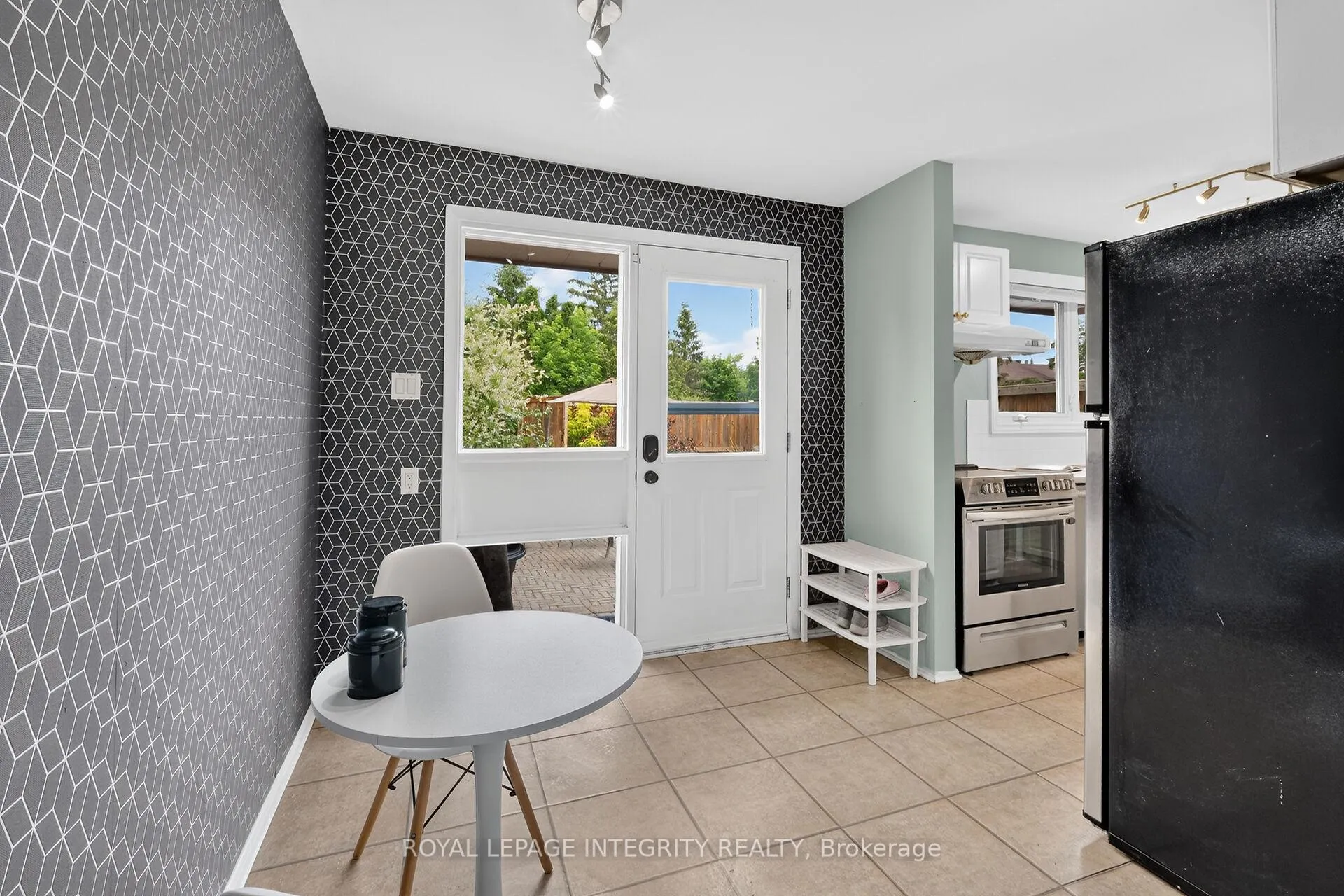 Photo 11 of 2111 Montreal Road, Ottawa, Beaconwood — HOMEH