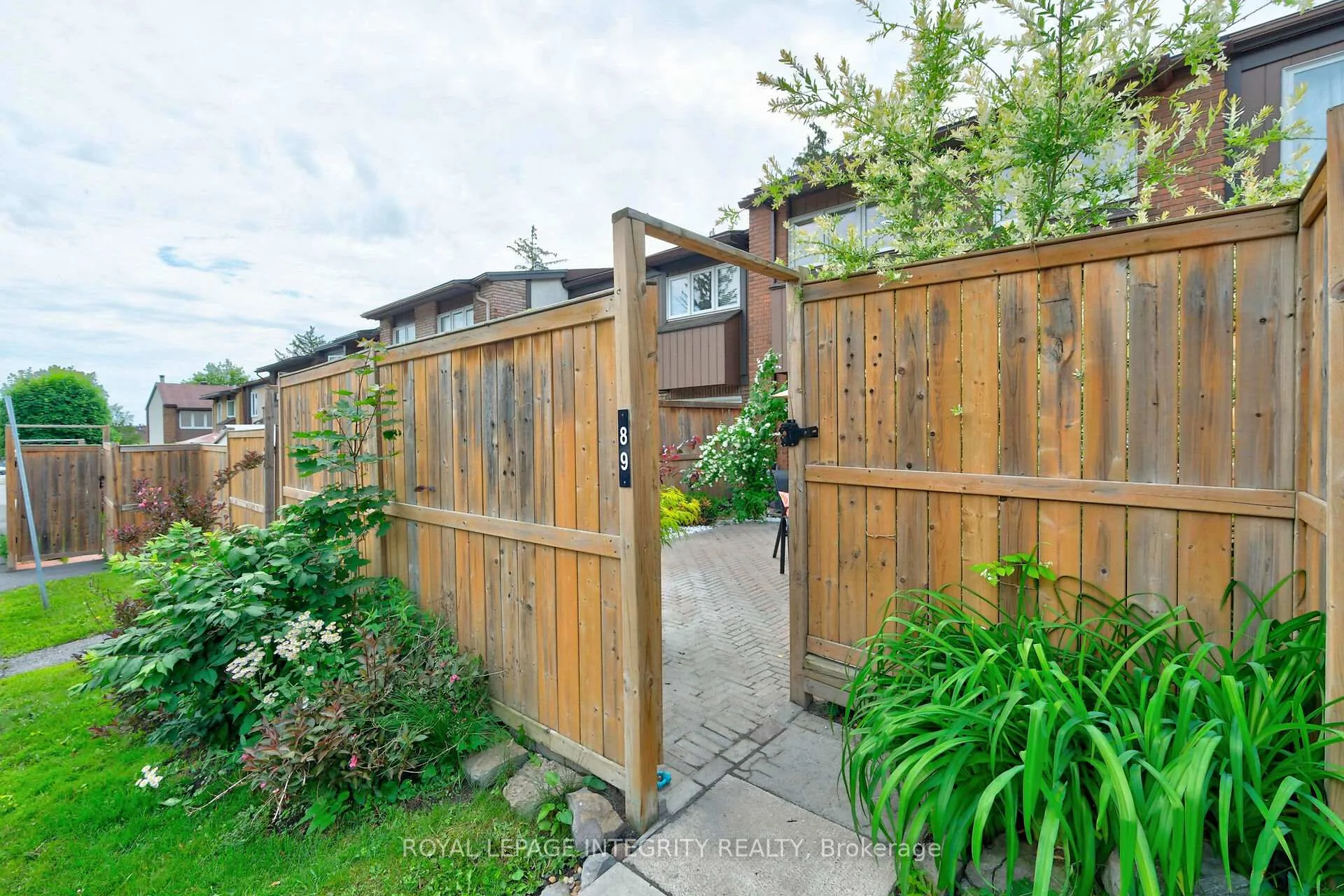 Photo 32 of 2111 Montreal Road, Ottawa, Beaconwood — HOMEH