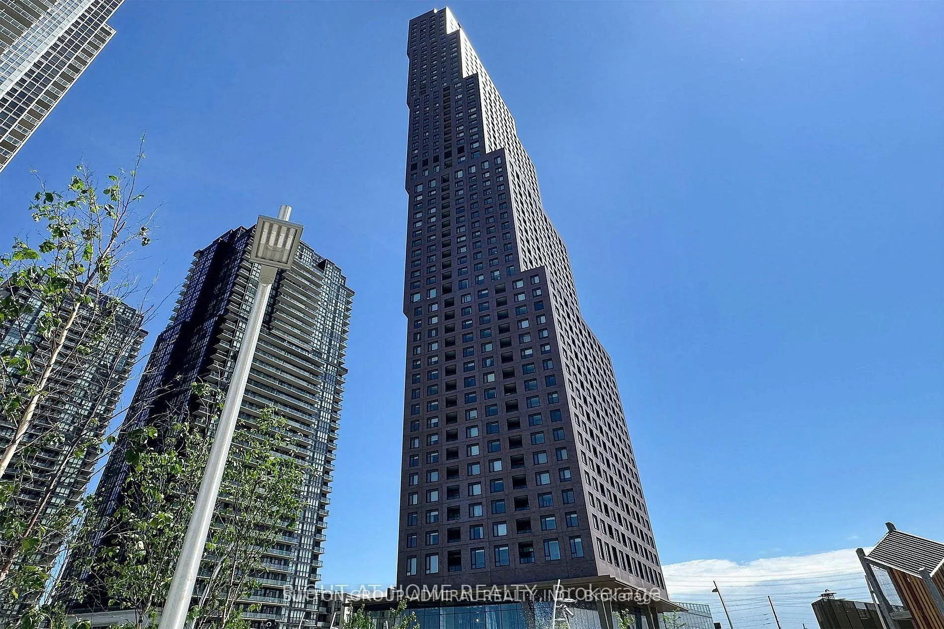Photo 3 of Unit 3004, 2920 Highway 7 Road, Vaughan, Concord — HOMEH